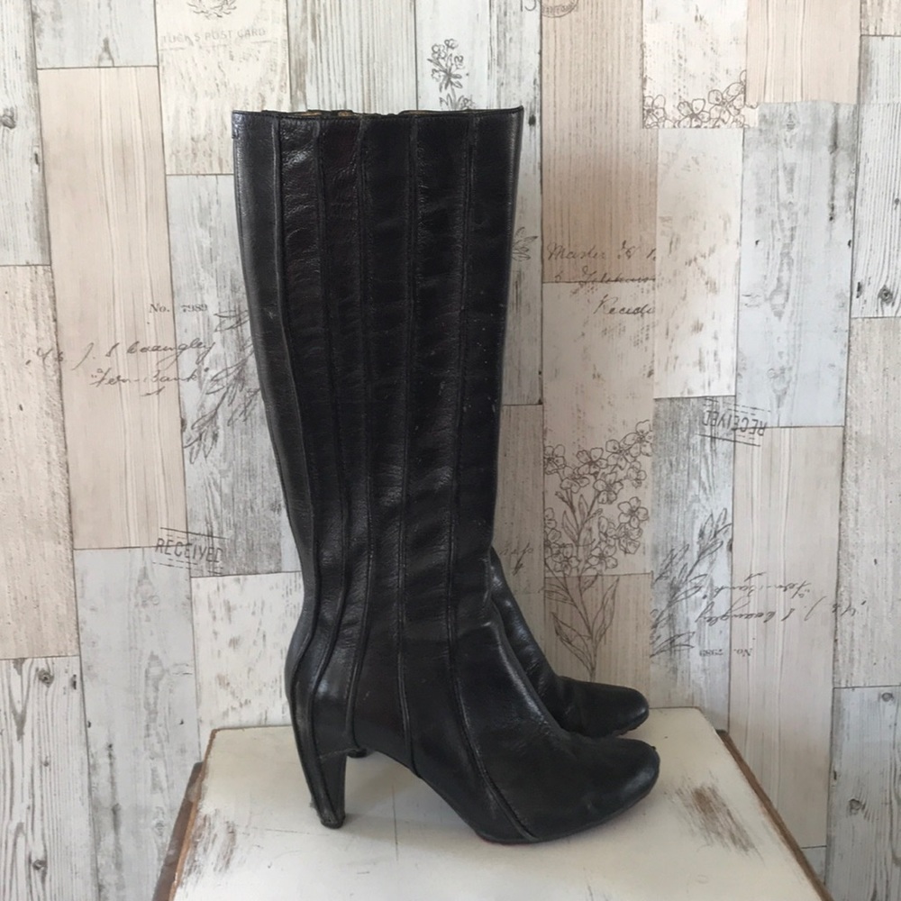 TSUBO Black Leather Heeled Boots
